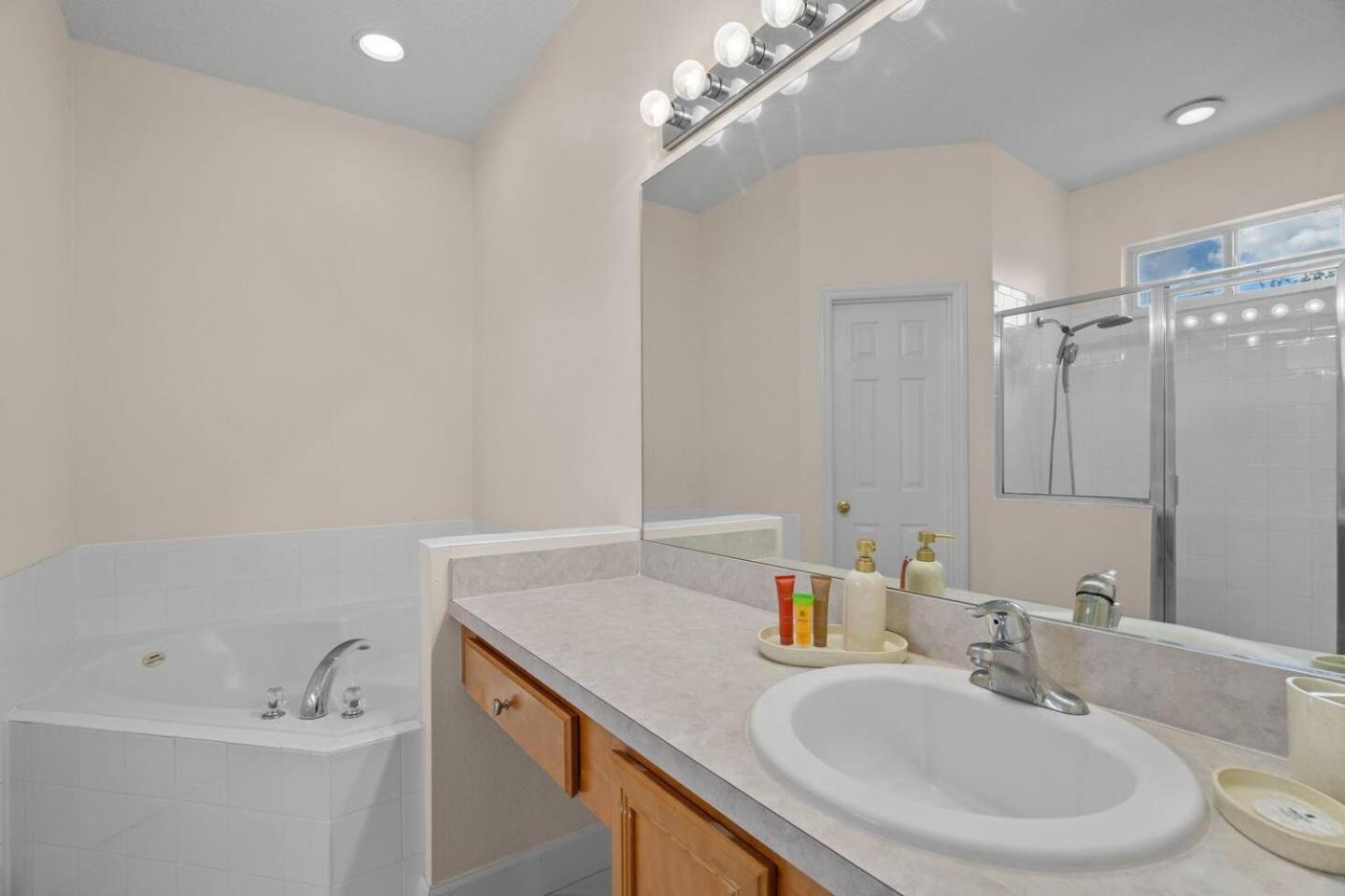 6 Bedroom 5 Bathroom Emerald Island 2601 Ib كيسيمي المظهر الخارجي الصورة